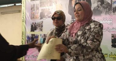 فرع القومى للمرأة بسوهاج يسلم 100 شهادة أمان مجانا للسيدات الفقيرة بطهطا
