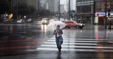 صور.. أمطار غزيرة ورياح شديدة فى اليابان مع اقتراب وصول الإعصار جونجدارى