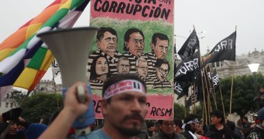 صور.. مظاهرات حاشدة فى شوارع بيرو ضد وقائع الفساد
