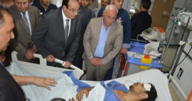 محافظ الدقهلية يشيد بالرعاية الطبية للمصابين فى حادث بورسعيد