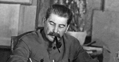 الزعيم  السوفيتى "ستالين" أول أعماله الشهيرة .. سرقة بنك