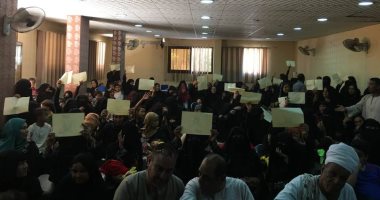المجلس القومى للمرأة بسوهاج يسلم 500 شهادة أمان للسيدات فى دار السلام