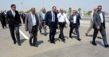 وزير الطيران يتفقد مطار أسوان الدولى والصالة الموسمية بمطار القاهرة