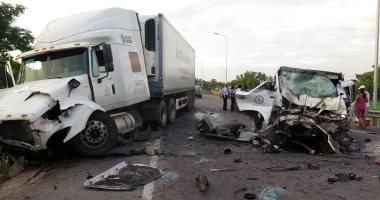 مصرع 5 وإصابة 18 آخرين جراء تصادم حافلة ركاب بشاحنة فى روسيا