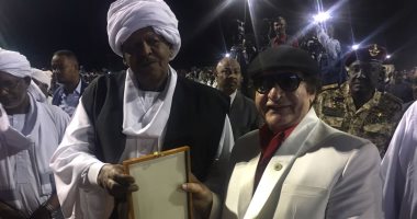 الرئاسة السودانية تكرم النجم محيي إسماعيل وتصفه بمحبوب السودانيين 
