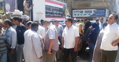توزيع 3000 كرتونة سلع على المواطنين بأسعار مخفضة بمركز المراغة بسوهاج