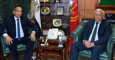 محافظ بورسعيد يستقبل مدير الأمن الجديد بمكتبة بديوان المحافظة