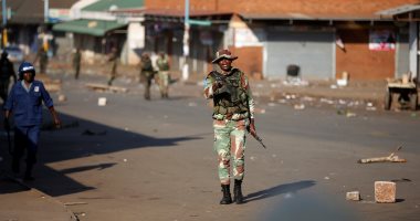 صور.. قوات الجيش فى زيمبابوى تغلق المتاجر بعد مواجهات دامية مع المعارضة