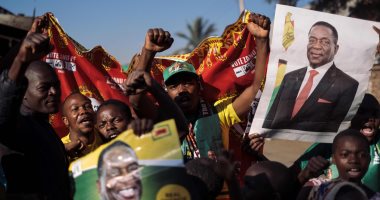 صور.. أنصار الرئيس منانجاجوا يحتفلون بفوزه فى الانتخابات الرئاسية بزيمبابوى