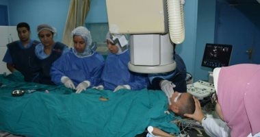 صور .. جامعة سوهاج تجرى عمليات قلب للأطفال بالمجان