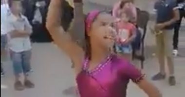 شاهد فيديو لطفلة ترقص بسنجة فى فرح شعبى ..مين المسئول؟