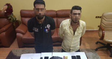 سقوط عاطلين يتاجران فى الحشيش وبحوزتهما أسلحة نارية بالحدائق