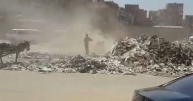 فيديو.. القمامة تتراكم فى شارع مؤسسة الزكاة بالمرج أسفل الدائرى
