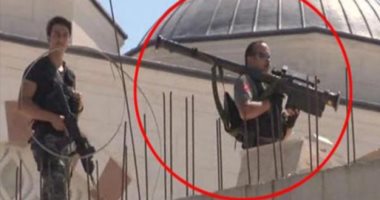 فيديو.. أردوغان يحمى نفسه بصواريخ "دفاع جوى" أثناء زيارته لمسجد بأسطنبول