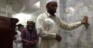 فيديو.. إمام مسجد فى إندونسيا يستكمل صلاة الفجر رغم الزلزال المدمر