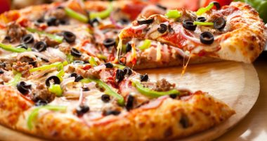 طريقة سهلة وبسيطة لعمل عجينة البيتزا