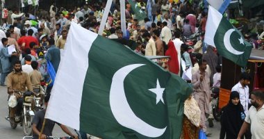 صور.. مواطنو باكستان يحتفلون بذكرى استقلال بلادهم مبكرا