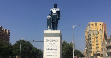 صور.. محافظة الإسماعيلية تعيد تمثال الخديوى إسماعيل للونه السابق