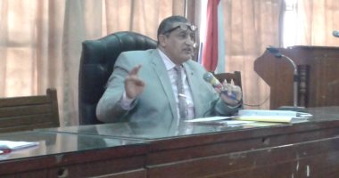 نائب محافظ القاهرة يجتمع برؤساء الأحياء لمتابعة تطوير المدارس لاستخدام التابلت