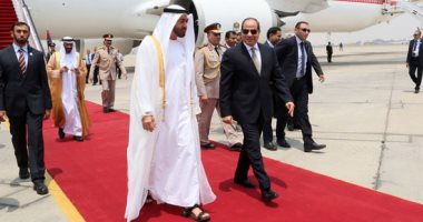 فيديو وصور.. الرئيس السيسى يستقبل ولى عهد أبو ظبى بمطار القاهرة