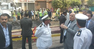 صور.. مدير أمن القاهرة يتفقد حركة المرور خلال إصلاح ماسورة مياه بوسط البلد