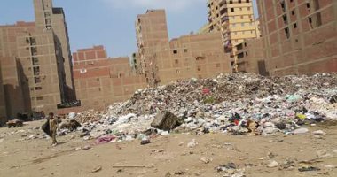 قارئ يناشد بإزالة القمامة من أمام مدرسة ثروت عكاشة ببولاق الدكرور