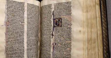 شاهد. عودة كتاب مقدس نادر بعد 500 سنة من فقدانه إلى كاتدرائية كانتربرى