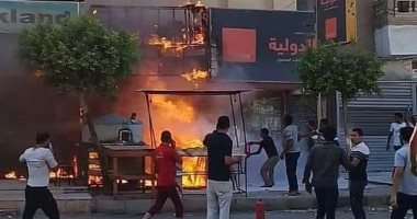 قوات الدفاع المدنى تحاول السيطرة على حريق شب فى مخزن ملابس بكفر الشيخ