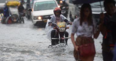 صور.. فيضانات تغرق شوارع الفلبين وهطول أمطار غزيرة فى الصين