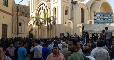 آلاف الأقباط والمسلمين يشيعون جثمان شهيد سيناء بكنيسة العذراء بالدقهلية