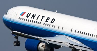 إدارة الطيران الاتحادية الأمريكية: طائرة يونايتد إيرلاينز عادت بسلام لمطار دنفر رغم عطل أحد محركاتها
