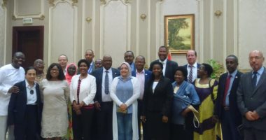 أعضاء "البرلمان الأفريقى" يلتقطون الصور التذكارية بمجلس النواب 