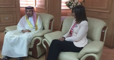وزيرة الهجرة تستقبل السفير البحرينى لبحث أزمة إنهاء عقود معلمين مصريين بالبحرين