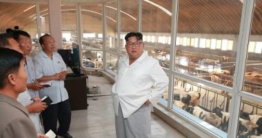 صور.. زعيم كوريا الشمالية يتفقد ثروة بلاده الحيوانية والسمكية 