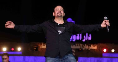 فيديو.. هشام عباس يبدأ حفله بمهرجان القلعة بأغنية "متبطليش"