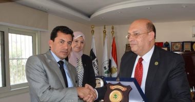 وزير الرياضة يلتقى المدير التنفيذى للمنظمة المصرية لمكافحة المنشطات