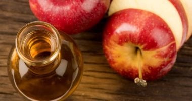 صحتك فى وصفة.. استخدم خل التفاح والماء لخفض الكوليسترول والسكرى