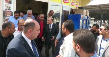 فيديو.. محافظ القاهرة يطالب بمنع الإشغالات داخل موقف السلام الجديد