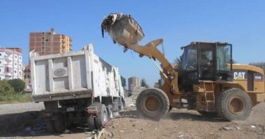 رفع 100 طن تراكمات ومخلفات قمامة بمدينة البلينا بسوهاج