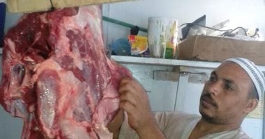 صور.. محافظ سوهاج يعلن بدء توزيع اللحوم والأرز والزيت على مواطنى البلينا