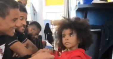 فيديو.. سعد سمير يرقص مع طفلة على أنغام "3 دقات"