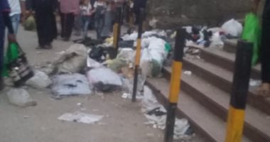 شكوى من انتشار القمامة بمدخل محطة مترو عزبة النخل