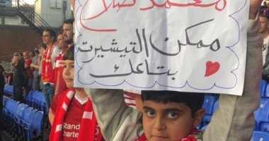 طفل عربى يطلب قميص محمد صلاح فى مباراة ليفربول ضد كريستال بالاس