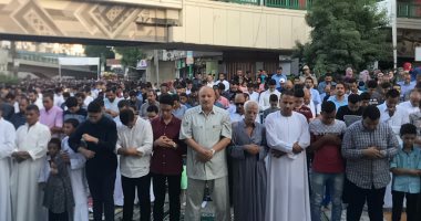 الآلاف يؤدون صلاة عيد الأضحى بالأزهر الشريف ومسجد الحسين