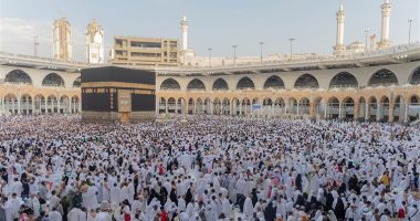 صور.. آلاف المصلين يؤدون صلاة عيد الأضحى المبارك بالمسجد الحرام
