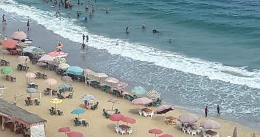 فيديو وصور.. توافد المواطنين على شواطئ وحدائق الإسكندرية فى أول أيام عيد الأضحى 
