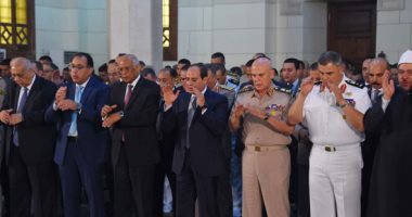 الرئيس السيسي يؤدى صلاة عيد الأضحى برأس التين