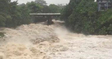 الإعصار لين يشتد مع الأمطار الغزيرة فى جزيرة هاواى بأمريكا