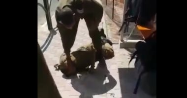 شاهد..جندى إسرائيلى يخشى الموت على يد الفلسطينيين وقائده يمرغ أنفه بالتراب