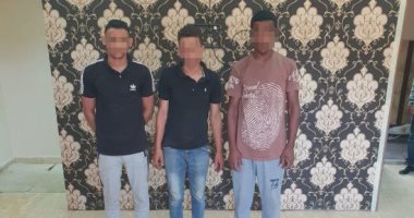 القبض على 3 عاطلين أثناء سرقتهم قضبان وأسلاك من محطة مترو المرج الجديدة